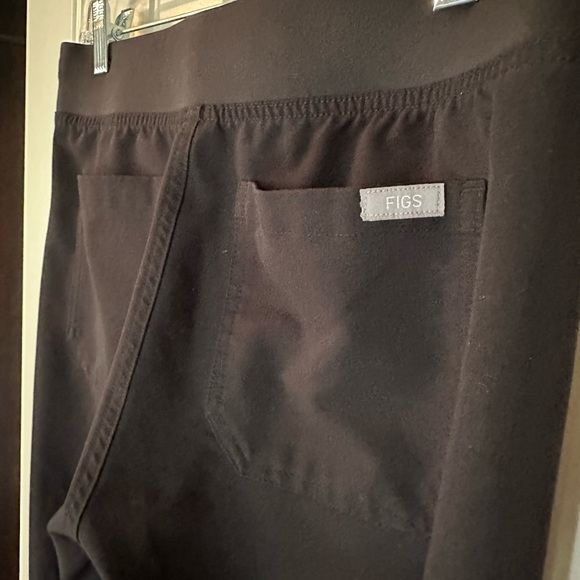 FIGS Livingston Scrub Pants (Women’s) - Picture 3 of 7